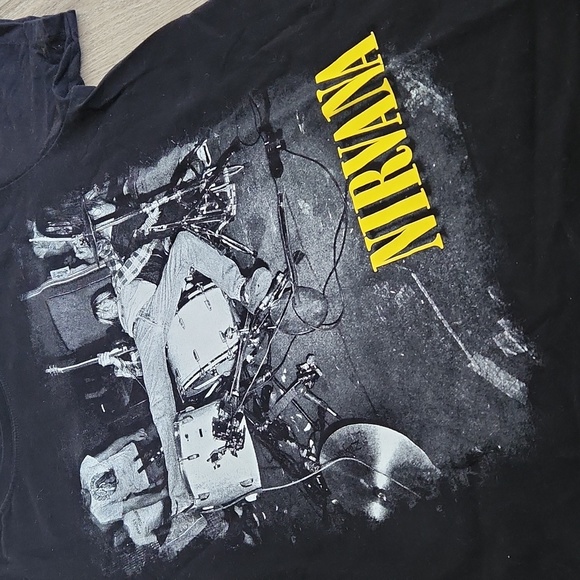 Mens M Nirvana Rock shirt - Picture 2 of 7